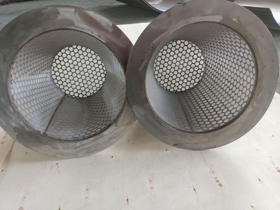 管道过滤器滤芯实拍——冲孔网滤筒，用于开车临时过滤